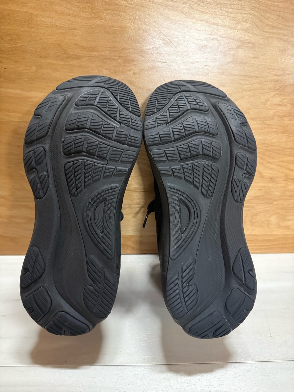 ASICS Women's GEL-Kayano 32 Running Shoe - Black/Graphite Grey size 8 - Picture 6 of 7
